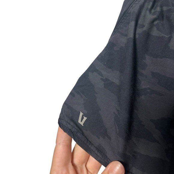 Vuori | Clementine Shorts Size Small Dark Camo Lined VW304 Zip Pocket Drawstring - Picture 3 of 5